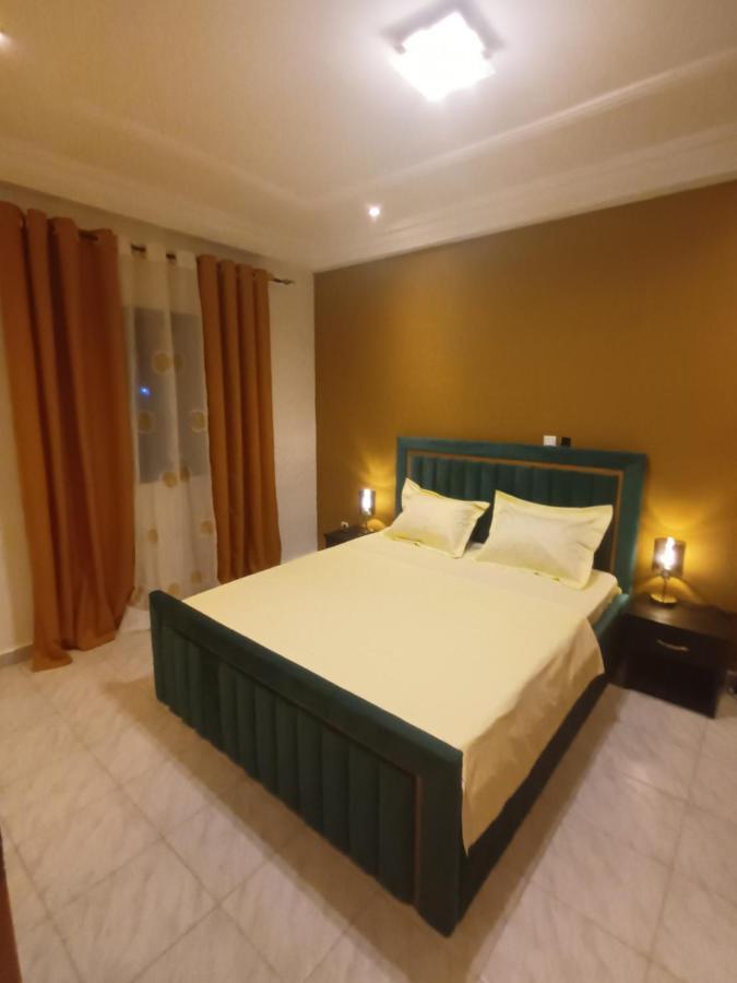 Residence Deluxe Yaounde Bagian luar foto